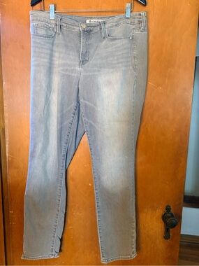Athleta Light Gray Skinny Jeans - Slim Fit